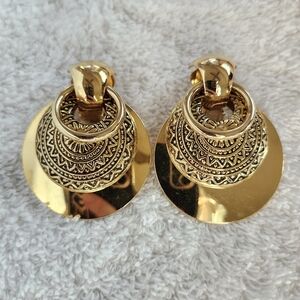 👉*VTG* GOLD TONE MULTI-LAYER DANGLE EARRINGS W/ EMBOSSED ETHNIC DESIGN ~80s